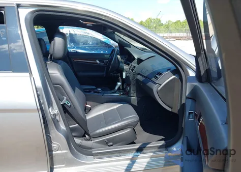 2011 Mercedes-Benz C 300 Luxury 4Matic/Sport 4Matic из США, поврежденный, VIN WDDGF8BB8BR146743